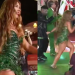 Veja: Virginia polemiza com samba duvidoso e ainda torce o pé em coroação como rainha de bateria