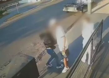 Vídeo: Menina de 12 anos é salva de ser estupr4d4 após motorista perceber situação na rua