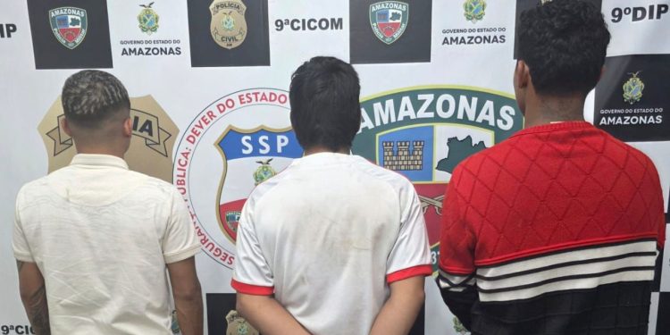 Celular roubado é recuperado e três homens são detid0s em Manaus