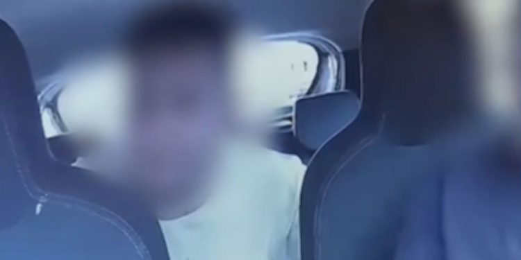 Motorista de aplicativo é agredid0 com f4cão durante corrida; veja o vídeo