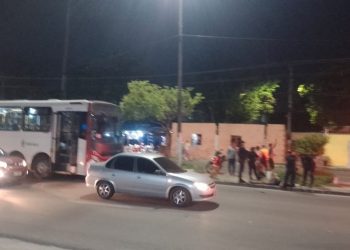 Na Cidade Nova, pedestre atravessa fora da faixa e acaba atr0pel4d0 por ônibus