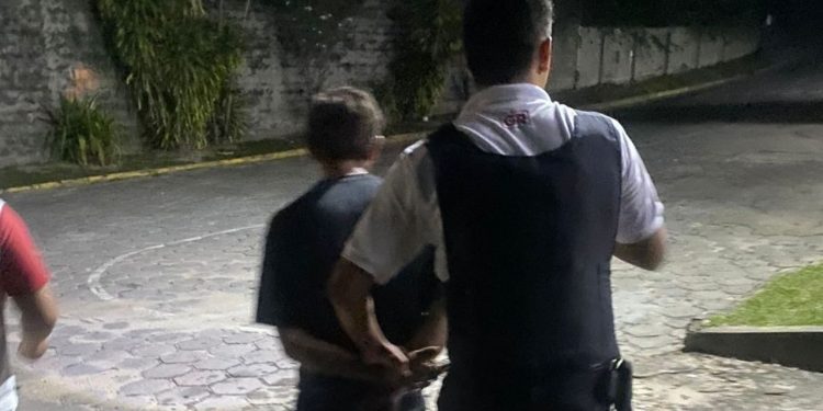 Veja: Homem pula muro de empresa e é detido ao tentar roub4r funcionário no Coroado