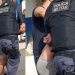 Em surto, homem tenta s0co em delegado e é contido pela polícia em Maués