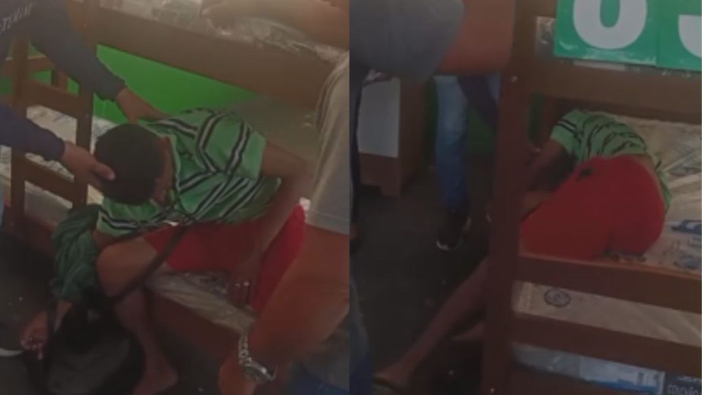 Com sono, homem aproveita cama exposta na frente da Apa Móveis e dorme; veja