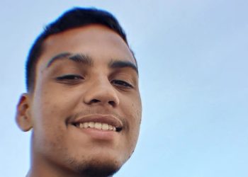 Na Boulevard Álvaro Maia, jovem de 22 anos p3rde a vida ao c0l1dir moto com poste