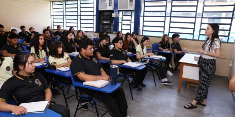 Mais de 42 mil estudantes da rede estadual do Amazonas se preparam para o Enem 2025