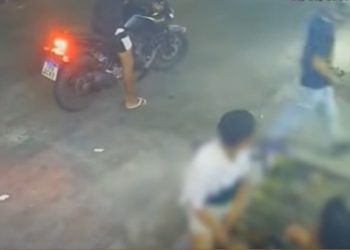 Dupla em moto faz arrastã0 em loja de açaí deixando o povo em pân1c0 no Amazonino Mendes