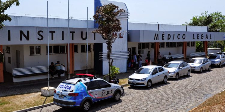 Mulher é ex3cutada com t1r0s na cabeça e ch0ca vizinhos no Petrópolis