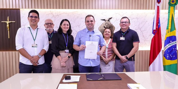 Presidente Roberto Cidade comemora número de inscritos para o concurso público da Aleam e alerta para data limite de inscrições