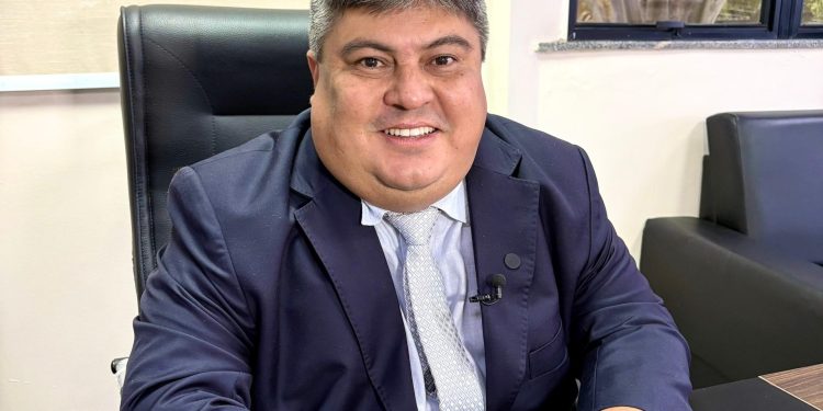Presidente David Reis anuncia ‘abono natalino’ para servidores da Câmara Municipal de Manaus