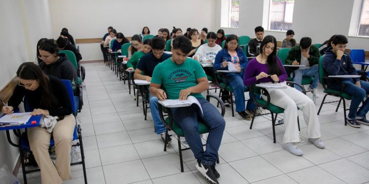 UEA inicia aplicação das provas do SIS e Vestibular 2025, em todo o Amazonas, neste domingo (26/10)