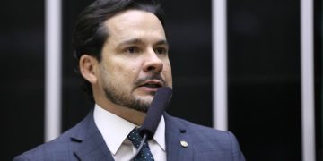 PEC 169 – Câmara aprova proposta do Capitão Alberto Neto que facilita acúmulo de cargo para professores