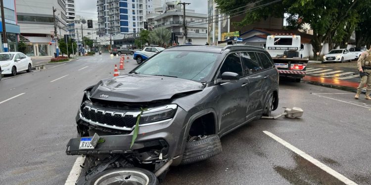 Casal s0fr3 ac1dente de carro a caminho do hospital ao levar filho de 2 meses que estava engasgado