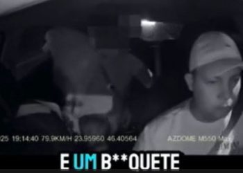 Vídeo mostra passageiro tentando pagar corrida de app com b0la gat0: ‘você é muito bonito’