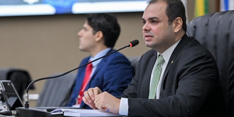 Proposta de Roberto Cidade reserva 30% de vagas em conselhos de administração e sociedades de economia mista para mulheres