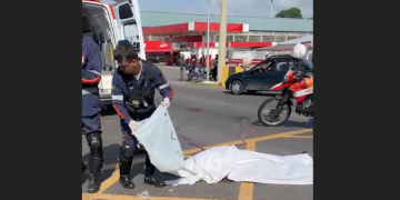 Vídeo: A caminho do trabalho, mulher m0rr3 ao bat2r moto em ônibus na Cidade Nova