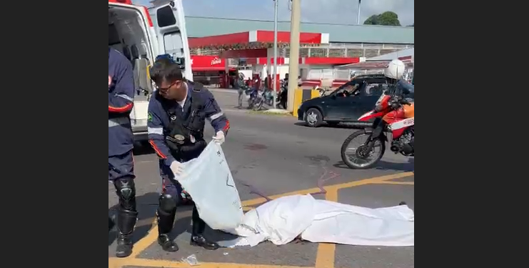Vídeo: A caminho do trabalho, mulher m0rr3 ao bat2r moto em ônibus na Cidade Nova