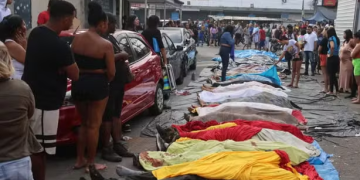 Vídeo mostra mais de 50 c0rp0s amontoados em praça após operação do RJ com 100 m0rt0s no total; veja