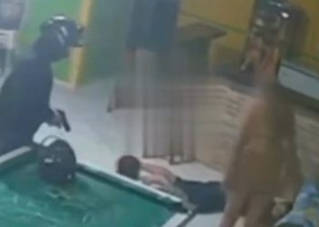 Vaza vídeo do momento em que amigos são m0rtos no bar com mulher misteriosa