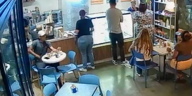 Vulgo ‘Dentinho’, ad0lesc3nte que participou de r0ubo a cafeteria se entrega em Manaus