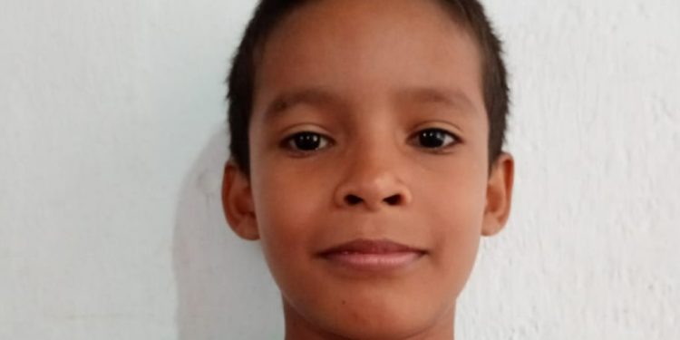 Menino de 10 anos desaparece em Manaus após conflitos com a mãe e o padrasto