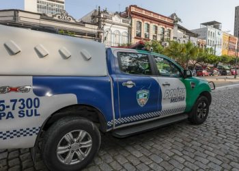 Homem tenta comprar R$ 600 no cartão de PM e vai pres0 no Coroado