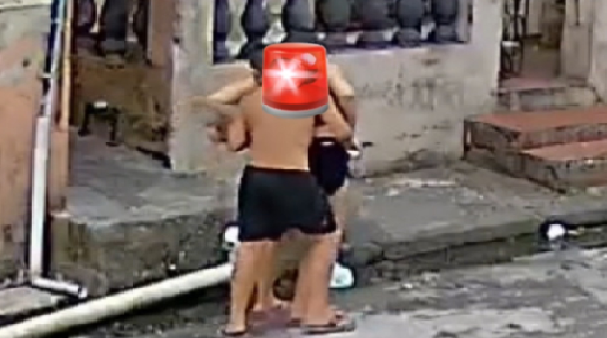 Vídeo: Menino abaixa a calç@ e é flagrado se esfr3gando em mulher no meio de rua no Alvorada