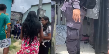 Vídeo: Filho ac3rta a mã3 com várias f@cadas em d1scussã0 e ela m0rr3 em Manaus