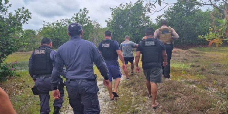 Funcionário de posto r0uba R$ 25 mil do patrão mas é pres0 em boca de fumo no Amazonas