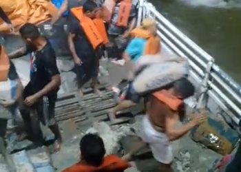 Vídeo: barco ameaça afundar e passageiros entram em pânic0 no Pará