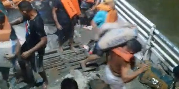 Vídeo: barco ameaça afundar e passageiros entram em pânic0 no Pará