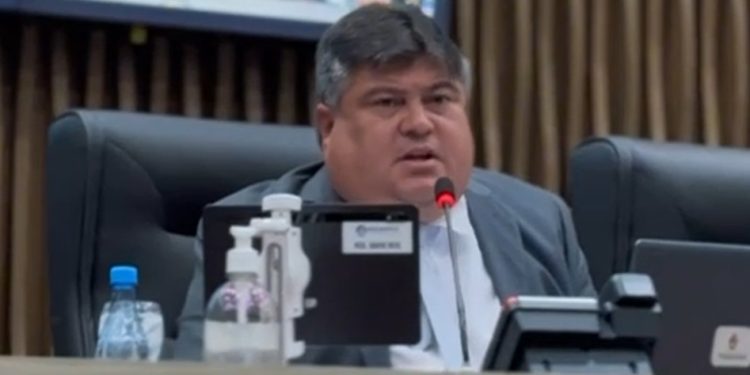 Presidente David Reis se pronuncia na CMM após prisão de vereador Rosinaldo Bual