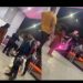 Vídeo: jovem pega namorada com talarico no Shopping em Manaus: ‘me disse que era missionária’