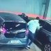 Vídeo mostra mulher sendo s3questr@da por band1dos na saída de supermercado; veja