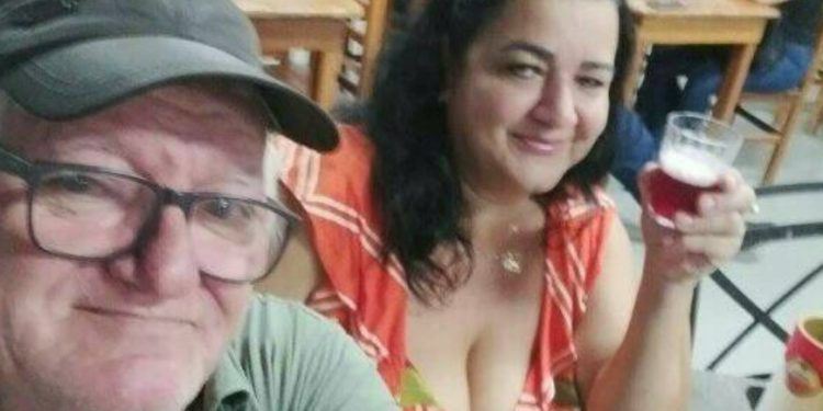 Idoso mat@ esposa após ler mensagens dela no celular com outros homens: ‘impulso’