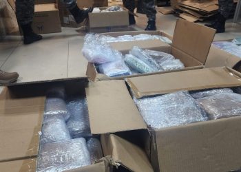 Mulher é flagrada com carro cheio de dr0gas e entrega o marido como cúmplice em Manaus