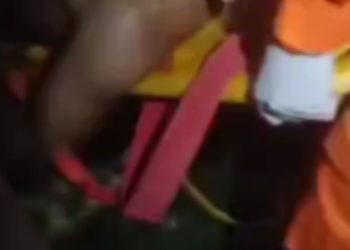 Homens em motocicleta disparam dez tir0s contra jovem em Itacoatiara; veja o vídeo