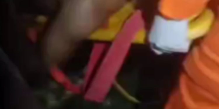 Homens em motocicleta disparam dez tir0s contra jovem em Itacoatiara; veja o vídeo