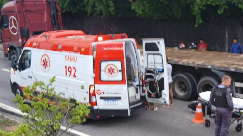 Dupla de motociclistas não resiste e m0rre após c0lisão com carreta em Manaus