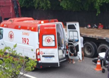 Dupla de motociclistas não resiste e m0rre após c0lisão com carreta em Manaus