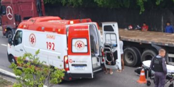 Dupla de motociclistas não resiste e m0rre após c0lisão com carreta em Manaus