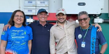 Capitão Alberto Neto inaugura sistema de energia solar em escolas de Humaitá