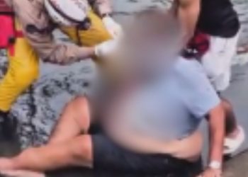 Vídeo: Homem com obesidade cai em igarapé e bombeiros realizam operação de resgate em Manaus