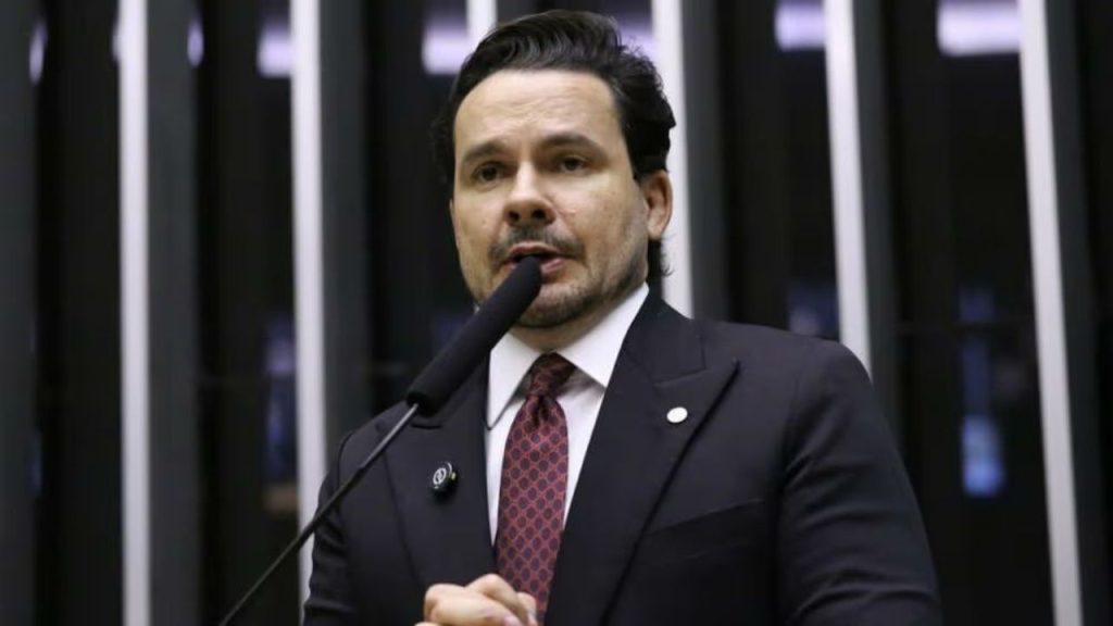 Câmara aprova projeto relatado por Capitão Alberto Neto que tipifica o crime de “Domínio de Cidades”