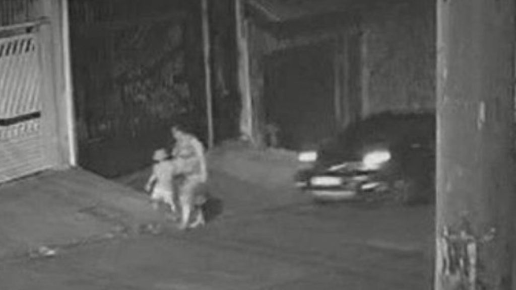 Vídeo: Motorista acert4 mulher grávida de gêmeos na rua e foge sem prestar socorro