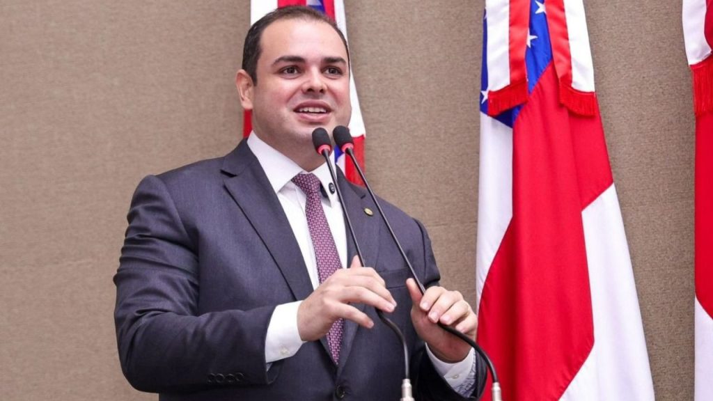 Roberto Cidade propõe programa para garantir água potável aos amazonenses em escolas públicas