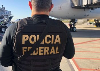 PF encontra mulher tentando viajar com mala lotada de mac0nh4 no aeroporto de Manaus