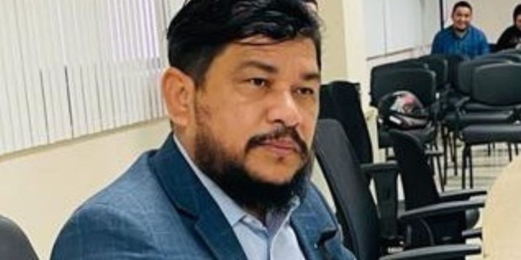 Vereador investigado por corrupção segue preso após decisão da Justiça do AM