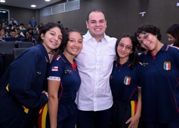 Presidente Roberto Cidade incentiva alunos na preparação para o Enem 2025 por meio do programa Aleam Educa, de sua autoria