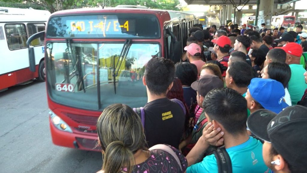 Atraso nos salários leva rodoviários de Manaus a decretar greve por tempo indeterminado